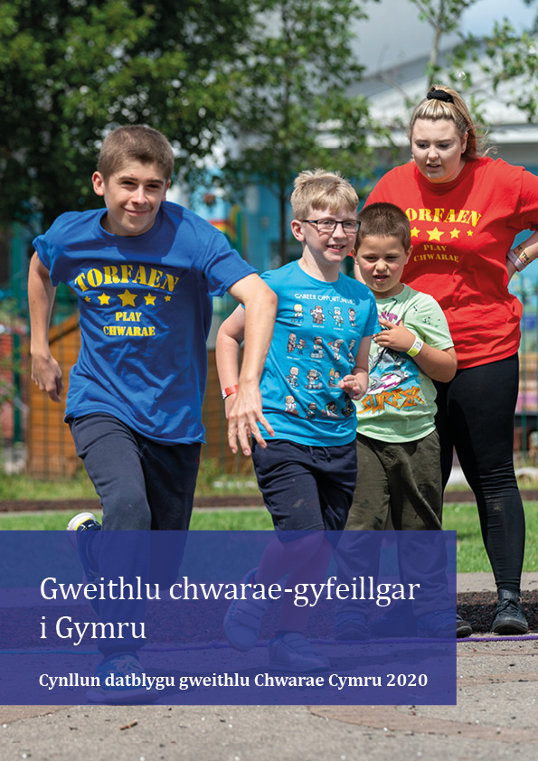 Gweithlu chwarae-gyfeillgar i Gymru