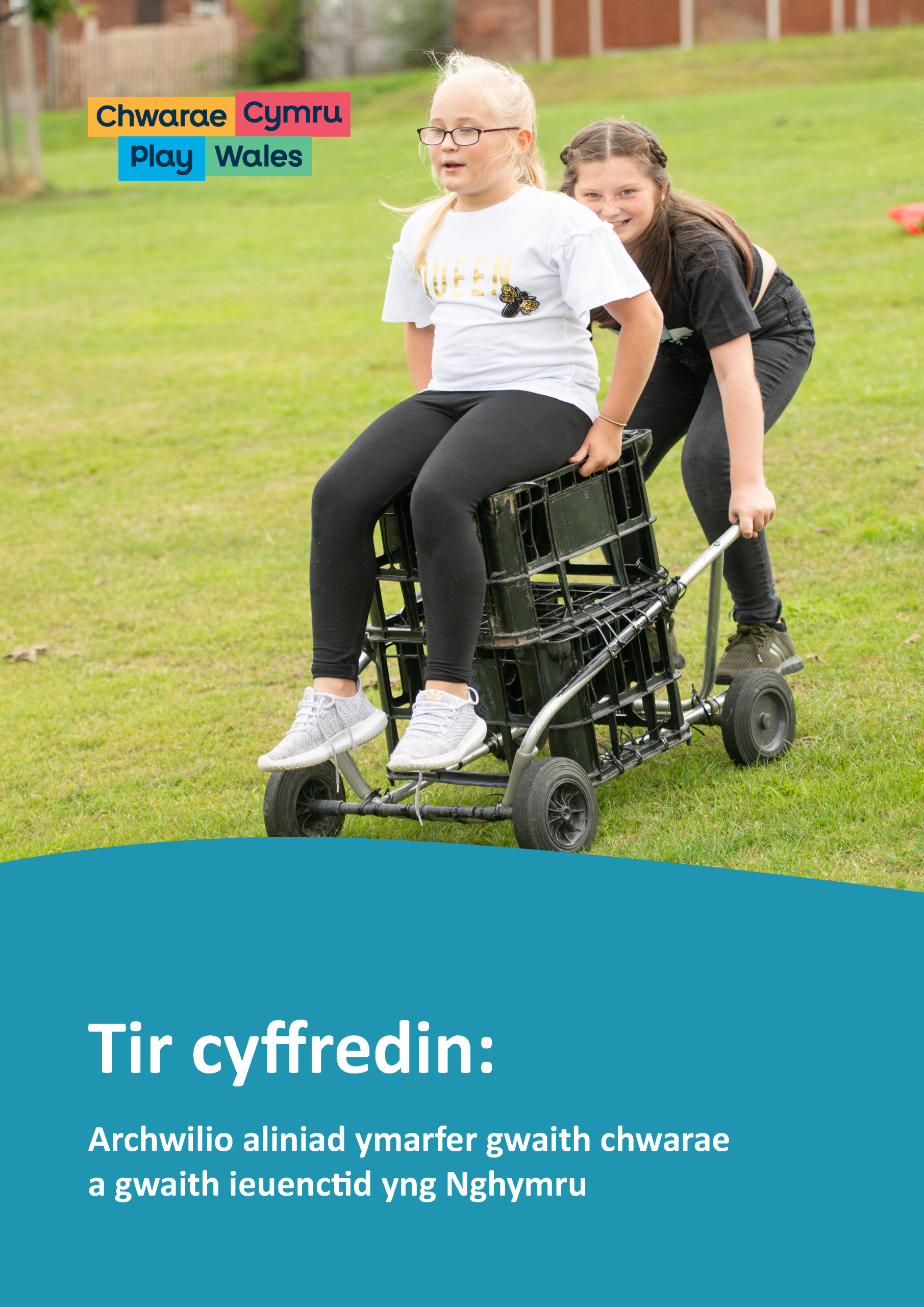 Tir cyffredin: Archwilio ymarfer gwaith chwarae a gwaith ieuenctid yng Nghymru